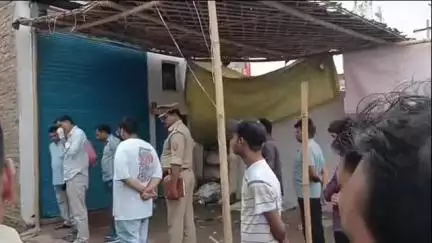 शाहजहांपुर: कांट कस्बे में चोरों ने सराफा और मोबाइल की दुकान में की चोरी, सोने-चांदी के आभूषण और मोबाइल लेकर हुए फरार