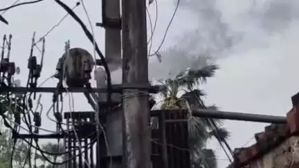 बख्तियारपुर: बहादुरपुर गांव में ट्रांसफार्मर जलने के 24 घंटे बाद भी नहीं हुई मरम्मत, ग्रामीणों ने पूर्व विधायक से लगाई गुहार