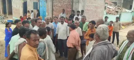 कालपी: ग्राम अकबरपुर इटौरा में जहरीले सांप के काटने से एक किशोरी की हुई मौत, मौके पर पहुंचे नायब तहसीलदार