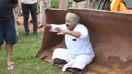 ಮೈಸೂರು: ವಿಜಯನಗರದ 4ನೇ ಹಂತದಲ್ಲಿ ಬೆಳ್ಳಂ ಬೆಳಗ್ಗೆಯೇ ಘರ್ಜಿಸಿದ ಜೆಸಿಬಿ ಮುಡಾ ಅಧಿಕಾರಿಗಳಿಂದ 8 ಎಕರೆ 28 ಗುಂಟೆ ಜಾಗ ವಶಕ್ಕೆ.