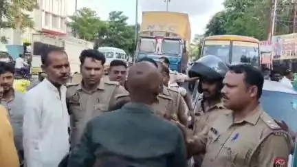 बांगरमऊ: बांगरमऊ कोतवाली क्षेत्र के चकमीरापुर गांव में विवाहिता की संदिग्ध परिस्थितियों में मौत, शव घर में फंदे से लटका मिला