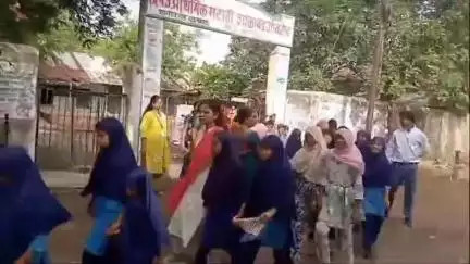 यवतमाळ: जि. प. शाळा वडगांव रोड येथे शाळा प्रवेशोत्सवाला उत्स्फूर्त प्रतिसाद;एक झाड  मॉ के नाम या उपक्रमाअंतर्गत केले वृक्षारोपण