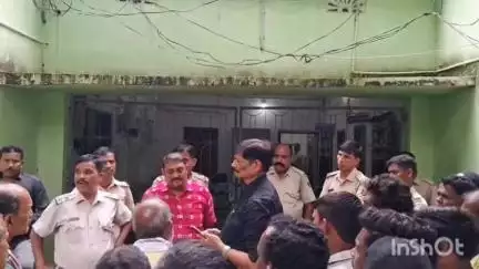 ବୀରମହାରାଜପୁର: ବିନିକା ଧାନ ମଣ୍ଡିରୁ  ଉଠୁନି ଧାନ,ପ୍ରତିବାଦରେ ବିନିକା ତହସିଲରେ ତାଲା ପକାଇଲେ ଚାଷୀ