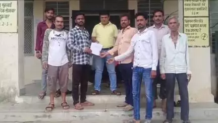 गंगधार: बिलावली में विद्युत विभाग ने रातों-रात खेतों पर जबरन खड़े किए पोल, बिना अनुमति निकाल रहे विद्युत लाइन