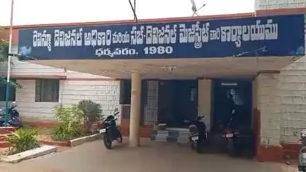 ధర్మవరం పట్టణం ఆర్డీవో కార్యాలయంలో సోమవారం ప్రజా ఫిర్యాదుల పరిష్కార వేదిక కార్యక్రమం నిర్వహించారు.