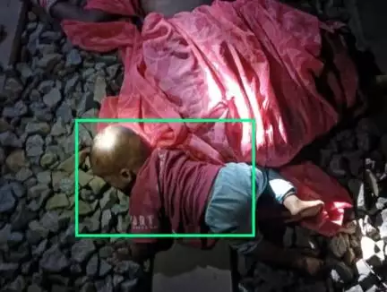 छत्तीसगढ़ के जांजगीर-चांपा में एक साल के बच्चे के साथ ट्रेन के सामने कूदी महिला की हुई मौत, बच्चे को नहीं आई एक भी खरोंच