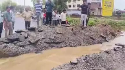 दतिया नगर: थाना सिविल लाइन पुलिस ने झांसी बाईपास रोड पर सड़क काटने के मामले में आरोपियों के विरुद्ध नामजद एफआईआर दर्ज की