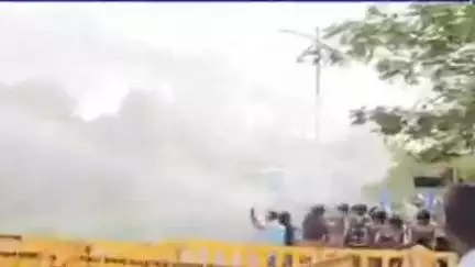 हुज़ूर: अवधेश प्रताप सिंह विश्वविद्यालय में NSUI ने किया उग्र प्रदर्शन, पुलिस ने छोड़े आंसू गैस के गोले