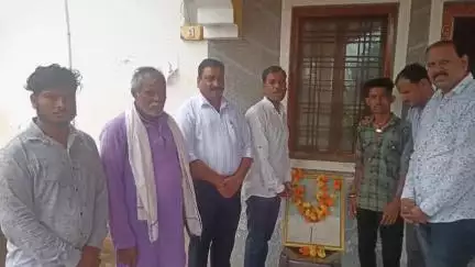 पाटन विधानसभा के बूथ क्रमांक 33 में पंडित श्यामा प्रसाद मुखर्जी जी की पुण्यतिथि पर पुष्पांजलि अर्पित कर माल्यार्पण किया