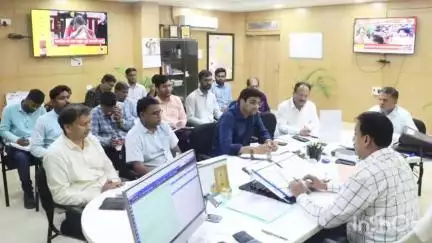 गुलाबगंज: जिले में पेयजल स्त्रोत दूषित न हों, कलेक्टर ने अधिकारियों को दिए निर्देश