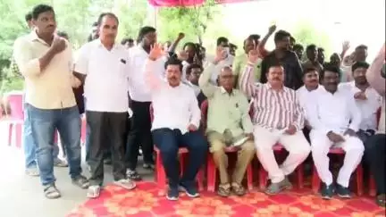 ಬಳ್ಳಾರಿ: ವಿಷಕಾರಿ ಹೊಗೆ ಹೊರಹಾಕುವ ಕಾರ್ಖಾನೆ ಮುಚ್ಚಲು ನಗರದಲ್ಲಿ ಪ್ರತಿಭಟನೆ
