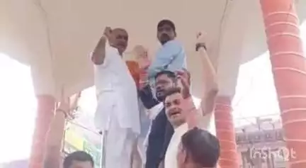 प्रतापगढ़: चिलबिला चौराहे पर श्यामा प्रसाद मुखर्जी के बलिदान दिवस पर श्रद्धांजलि दी गई, मूर्ति पर किया गया माल्यार्पण