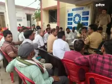 किरावली: अछनेरा थाने में शांति समिति की गोष्ठी का हुआ आयोजन, थाना प्रभारी रहे उपस्थित