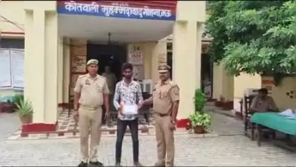 मुहम्मदाबाद गोहना: वलीदपुर मोड़ के पास से एक अभियुक्त को तमंचा व जिंदा कारतूस के साथ गिरफ्तार कर भेजा गया जेल
