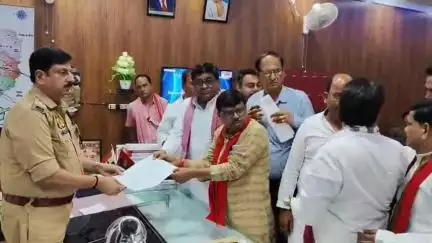 इटावा: बकेवर इलाके में भागवताचार्य से हुई अभद्रता के मामले में सपा डेलिगेशन ने पीड़ित संग SSP से की कार्रवाई की मांग