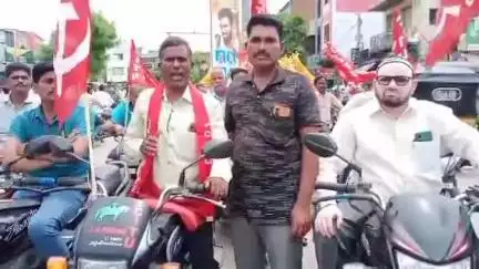 ధర్మవరంలో మున్సిపల్ ఇంజనీరింగ్ సెక్షన్ కార్మికులు తమ డిమాండ్ల పరిష్కారం కోసం ద్విచక్ర వాహన ర్యాలీ నిర్వహించి నిరసన.