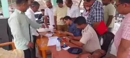 कुचायकोट: थाना परिसर में आज से लाइसेंसी हथियारों का सत्यापन शुरू, 17 हथियारों का हुआ सत्यापन