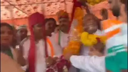 लाडपुरा: कांग्रेस प्रदेश अध्यक्ष डोटासरा और प्रतिपक्ष के नेता टीकाराम जुली का नया नोहरा अनंतपुरा में कांग्रेस जनों ने किया स्वागत