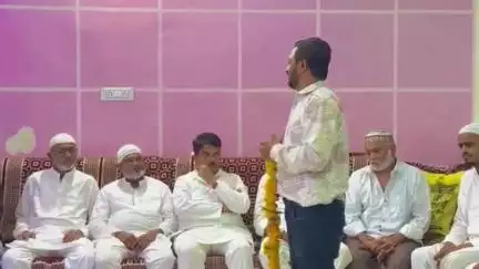 ठीकरी: ठीकरी नगर लौटे हाजियों का किया गया इस्तकबाल, क्षेत्रीय विधायक व कांग्रेस नेताओं ने दी मुबारकबाद