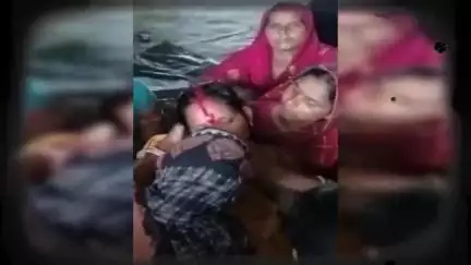 **मधेपुरा: पूर्व मुखिया के बेटे की गर्दन काटकर हत्या, झाड़ियों में मिला शव**  
**ई-रिक्शा चालक की निर्मम हत्या, सीसीटीवी