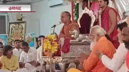 હળવદ: હળવદમાં સરસ્વતી શિશુ મંદિર ખાતે જગતગુરુ શંકરાચાર્યની ઉપસ્થિતિમાં વિરાટ હિન્દુ સંમેલન યોજાયું...