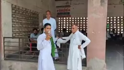सिरसा: डिंग मंडी में सोलर सिस्टम लगा रहे मिस्त्री की 11 हजार वोल्ट से झुलसने से मौत, अस्पताल में पोस्टमार्टम जारी