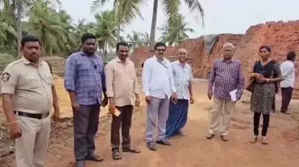 బాల కార్మికులను పనిలో పెట్టుకుంటే శిక్ష: అప్పనపల్లిలో రాజోలు లేబర్ ఆఫీసర్ శివ నాగమల్లేశ్వరరావు హెచ్చరిక