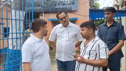 ব্যারাকপুর ১: জগদ্দলে মৃত দিলীপ সাউয়ের পরিবারের সঙ্গে দেখা করলেন বিধায়ক পবন সিং