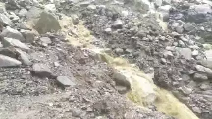 चमोली: आफत की बारिश, कोंज पोथनी मोटर मार्ग 100 मीटर से अधिक क्षतिग्रस्त, पैदल पुल भी टूटे ग्रामीण घरों में कैद#jansamsy