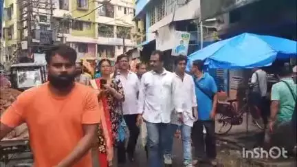 বারাসাত ১: বারাসাত যোগেন্দ্র নাথ বালিকা বিদ্যালয়ে তুলসীর মালা পড়া নিয়ে বিতর্কে বিদ্যালয়ে হিন্দু মিশনের সদস্যরা
