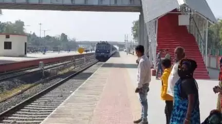 હિંમતનગર: જીઆરપી પોલીસે રેલવે સ્ટેશન પરથી શંકાસ્પદ રોકડ સાથે 72 વર્ષે વૃદ્ધને ઝડપી પાડ્યા