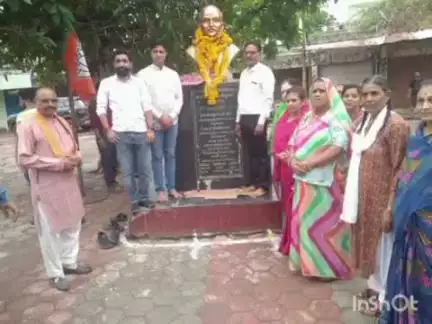 देवास नगर: देवास में श्यामा प्रसाद मुखर्जी को श्रद्धांजलि अर्पित की गई, जनप्रतिनिधियों और कार्यकर्ताओं ने किया नमन