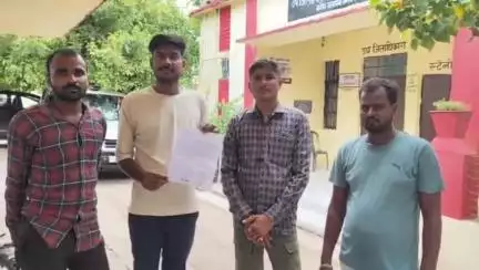 कौंच: गोरा करनपुर में अन्ना जानवर किसानों के लिए बड़ी मुसीबत, धान की फसल हो रही बर्बाद, किसानों ने एसडीएम से की शिकायत
