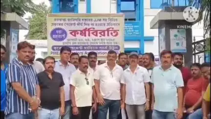 রায়গঞ্জ: জল জীবন মিশন প্রকল্পে প্রায় ১০০ কোটি টাকা বকেয়ার দাবীতে কর্নজোড়ায় PHE দফতরে ডেপুটেশন দিলো ঠিকাদারেরা