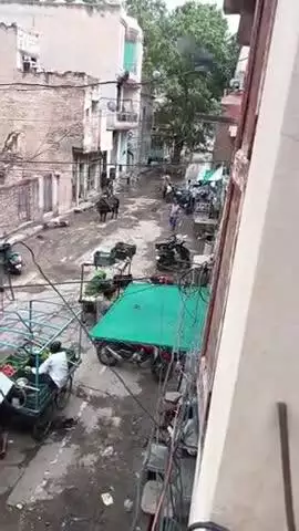 purane makan halat kharab