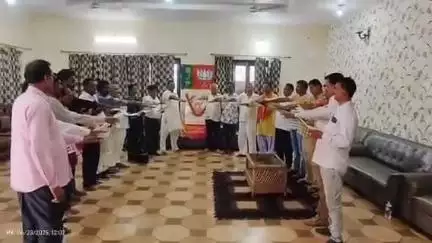 हुसैनाबाद: हुसैनाबाद बीजेपी कार्यालय में डॉ. श्यामा प्रसाद मुखर्जी की पुण्यतिथि बलिदान दिवस के रूप में मनाई गई