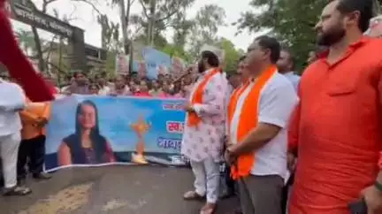 करवीर: धर्मांतर बंदी कायदा करण्याच्या मागणीसाठी सकल हिंदुत्ववादी संघटनांकडून जिल्हाधिकारी कार्यालयावर मोटरसायकल रॅली