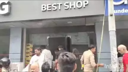 बांदा: शहर के बुंदेलखंड टीवी सेंटर में अचानक लगी भीषण आग, फायर ब्रिगेड ने आग पर पाया काबू