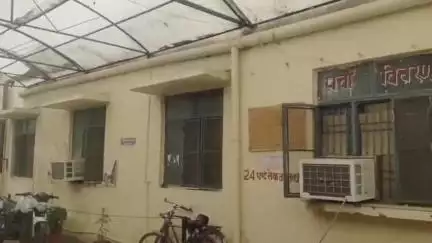 बदलापुर: बदलापुर सरकारी अस्पताल में बाहरी दवा लिखने का खेल जारी, डीएम के निर्देशों की उड़ रही हैं धज्जियां