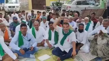 नौगावां सादात: भाकियू लोक हित की बैठक नौगांवा तहसील पर हुई, बिजली विभाग पर गंभीर आरोप लगाए गए