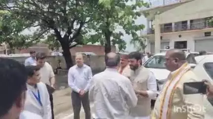 बलरामपुर: केंद्रीय राज्य मंत्री ने जोकहिया के प्राथमिक स्वास्थ्य केंद्र का किया निरीक्षण