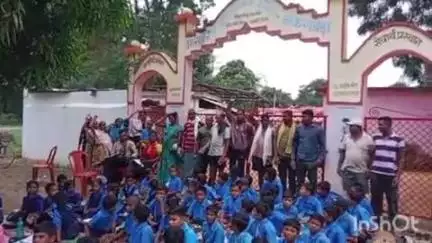 नगरी: बोकराबेड़ा शासकीय माध्यमिक शाला में पालकों ने फिर से लगाया ताला, प्रधान पाठक को हटाने के लिए किया प्रदर्शन
