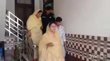 भिवानी: जेजेपी नेत्री नैना चौटाला पहुंची गांव धनाना, सदस्यता अभियान को लेकर दिए निर्देश