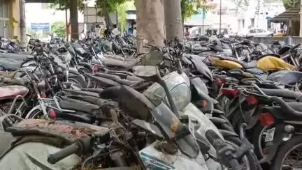திருப்புவனம்: காவல்நிலையத்தில் திருட்டு, பறிமுதல் செய்த கடத்தல் வாகனம் திருட்டு - திருப்புவன காவல் நிலையத்தில் பரபரப்பு