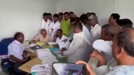 भभुआ: शांति नेत्रालय के पास विद्युत करंट से मजदूर की मौत, विद्युत कार्यपालक अभियंता से मिले जिला कांग्रेस के प्रतिनिधिमंडल