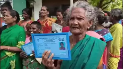 இராமநாதபுரம்: 100 நாள் வேலை திட்டத்தில் பணி வழங்க வலியுறுத்தி கோவிந்த மங்கலம் பகுதியை சேர்ந்த பெண்கள் ஆட்சியரகத்தில் மனு #localissue