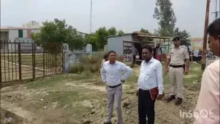 छपरा: जिलाधिकारी सारण ने खैरा-बिनटोलिया पथ के चौड़ीकरण कार्य का किया निरीक्षण