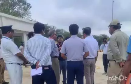 कैसरगंज: डीआरएम ने घाघरा घाट और जरवल रोड रेलवे स्टेशन का किया निरीक्षण