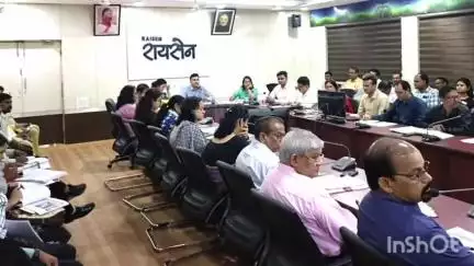 रायसेन: टीएल बैठक में कलेक्टर श्री विश्वकर्मा ने सीएम हेल्पलाइन व विभागीय गतिविधियों की समीक्षा की