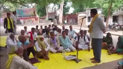 जगदीशपुर: जगदीशपुर प्रखंड मुख्यालय पर वार्ड संघ ने अधिकार में कटौती को लेकर दिया एक दिवसीय धरना